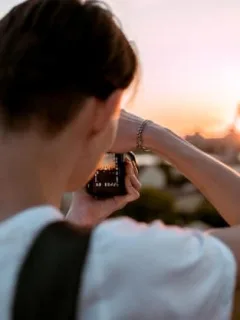 The Psychology of Scent: Perfume's Effect on Mood in Germany - Cover Image
