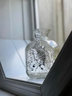 The Impact of Climate on Perfume Longevity: A German Perfume Lover's Guide - Cover Image