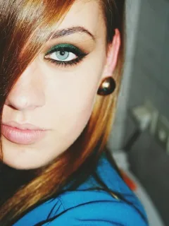 Master the Cat Eye: Eyeliner Guide for Beginners (2025) - Cover Image